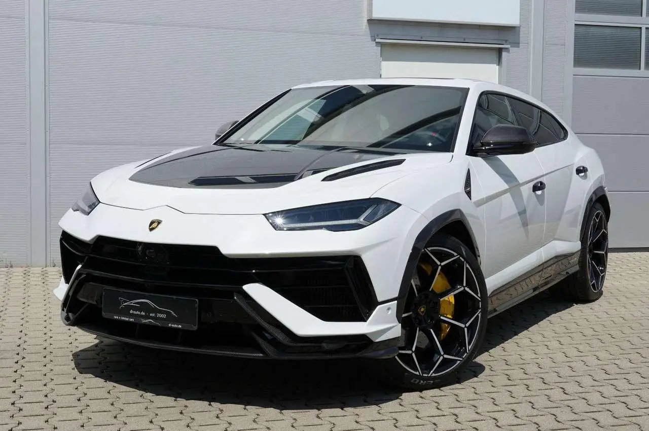 Photo 1 : Lamborghini Urus 2024 Essence