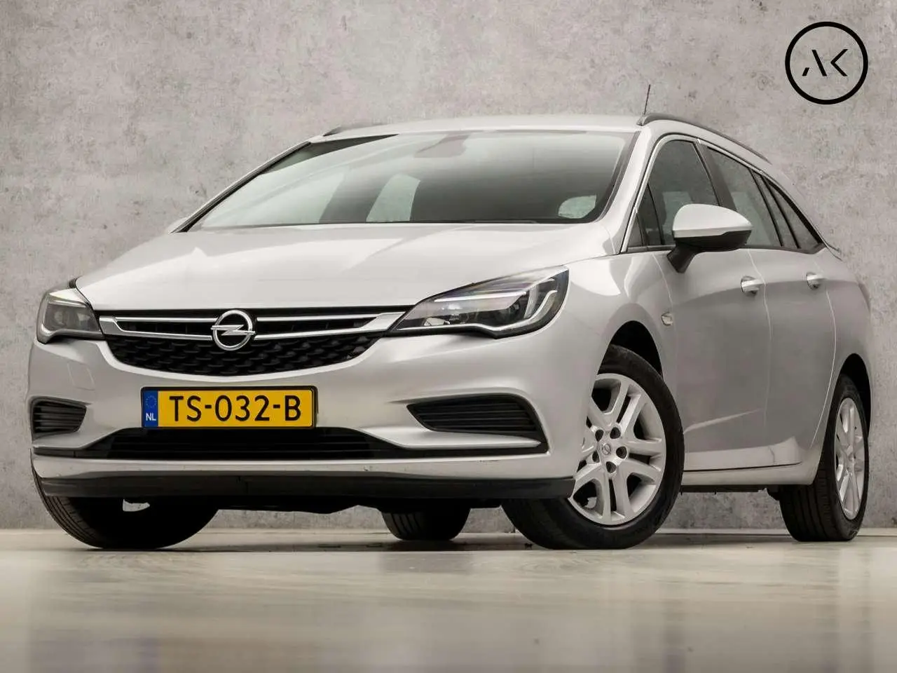 Photo 1 : Opel Astra 2018 Petrol