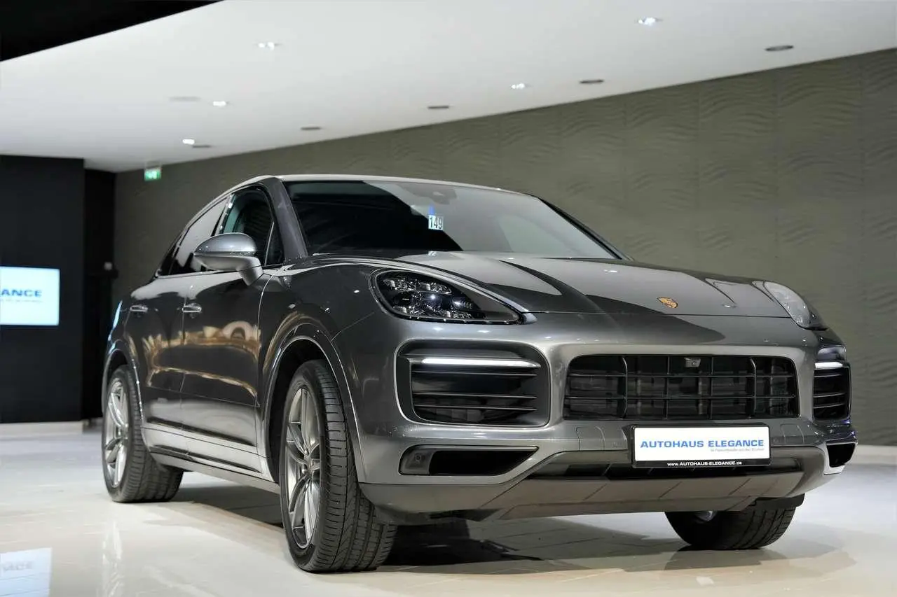 Photo 1 : Porsche Cayenne 2022 Petrol