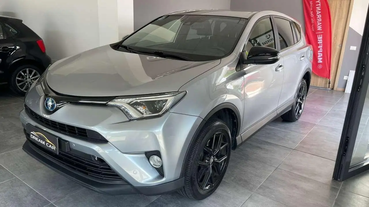 Photo 1 : Toyota Rav4 2018 Hybrid