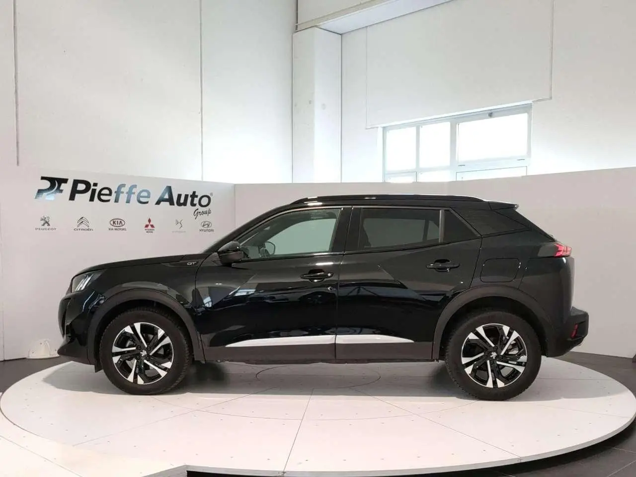 Photo 1 : Peugeot 2008 2021 Petrol