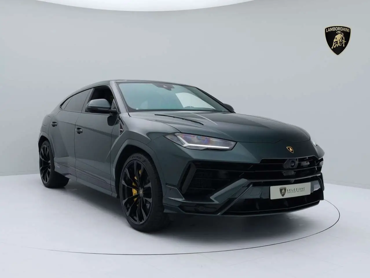 Photo 1 : Lamborghini Urus 2023 Essence