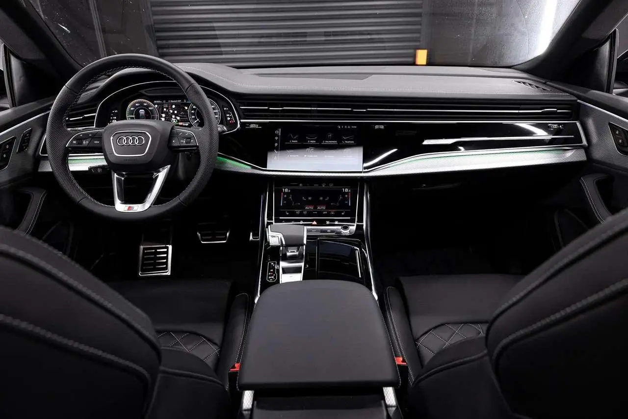 Photo 1 : Audi Q8 2024 Hybrid