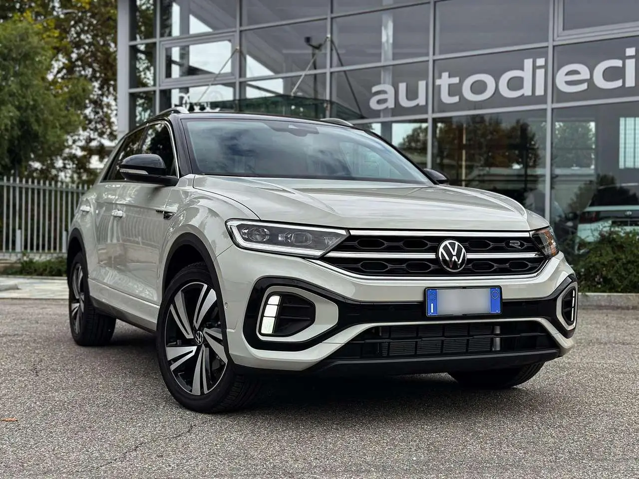 Photo 1 : Volkswagen T-roc 2024 Essence