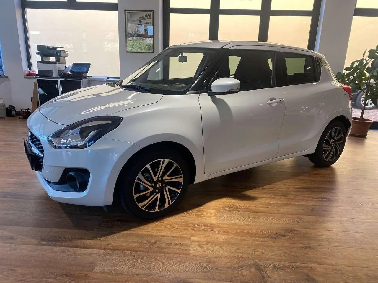 Photo 1 : Suzuki Swift 2023 Hybrid