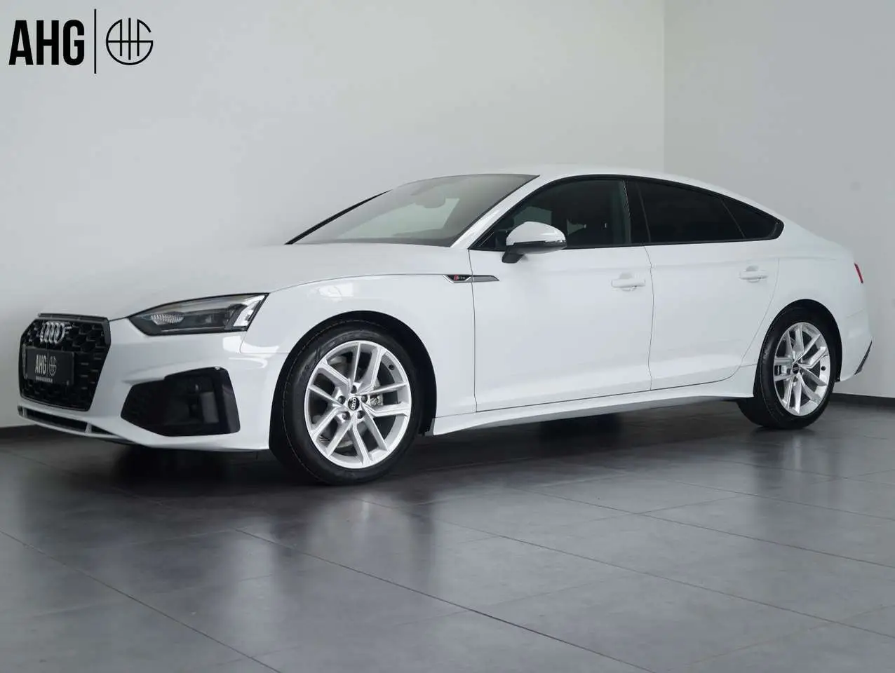 Photo 1 : Audi A5 2024 Petrol