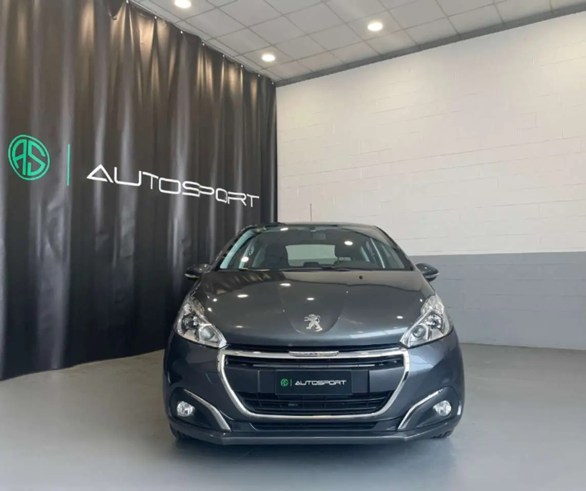 Photo 1 : Peugeot 208 2017 Petrol