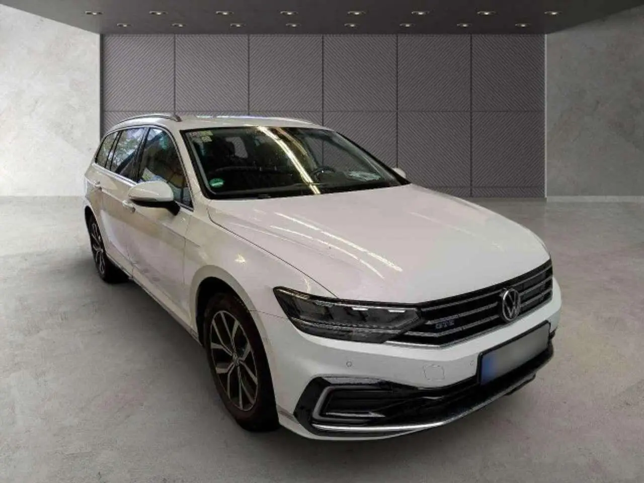 Photo 1 : Volkswagen Passat 2021 Hybride