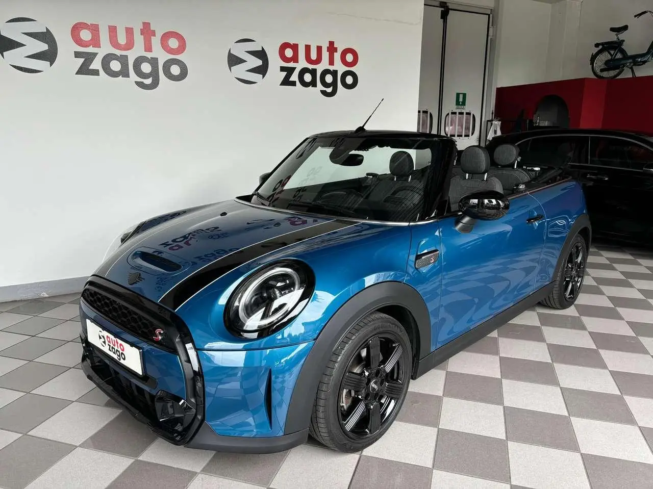 Photo 1 : Mini Cooper 2023 Petrol