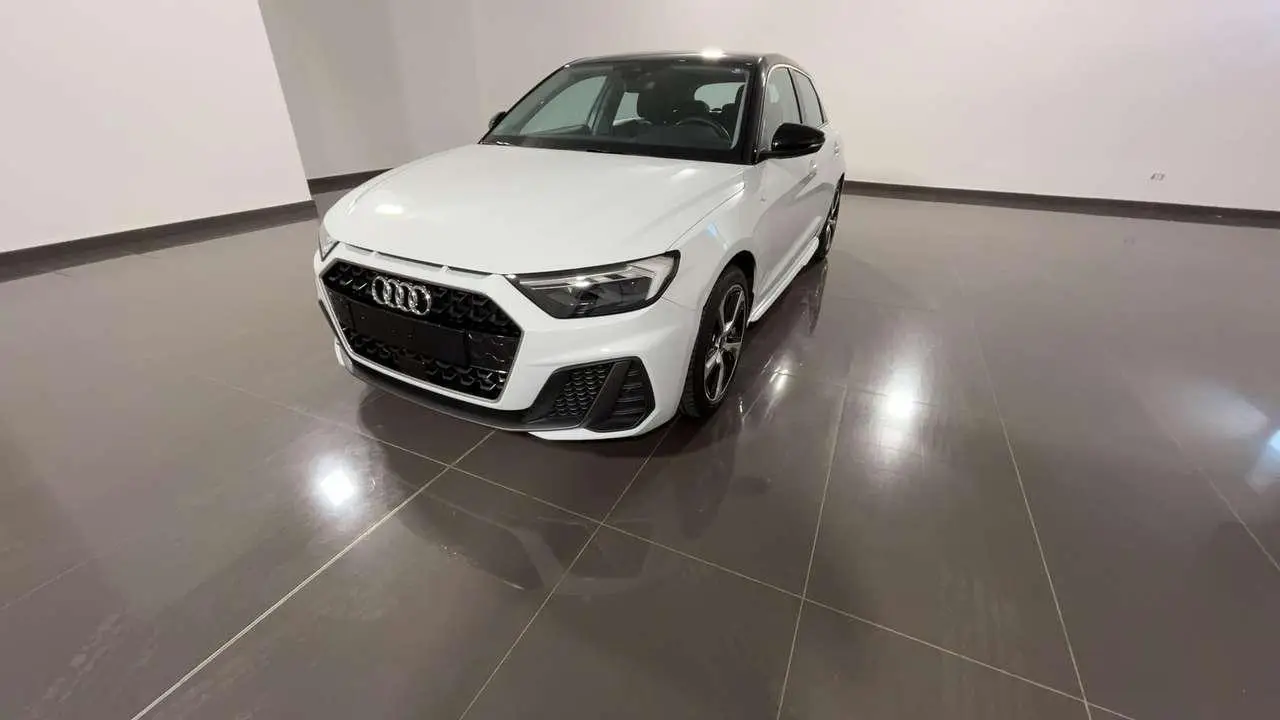 Photo 1 : Audi A1 2024 Essence