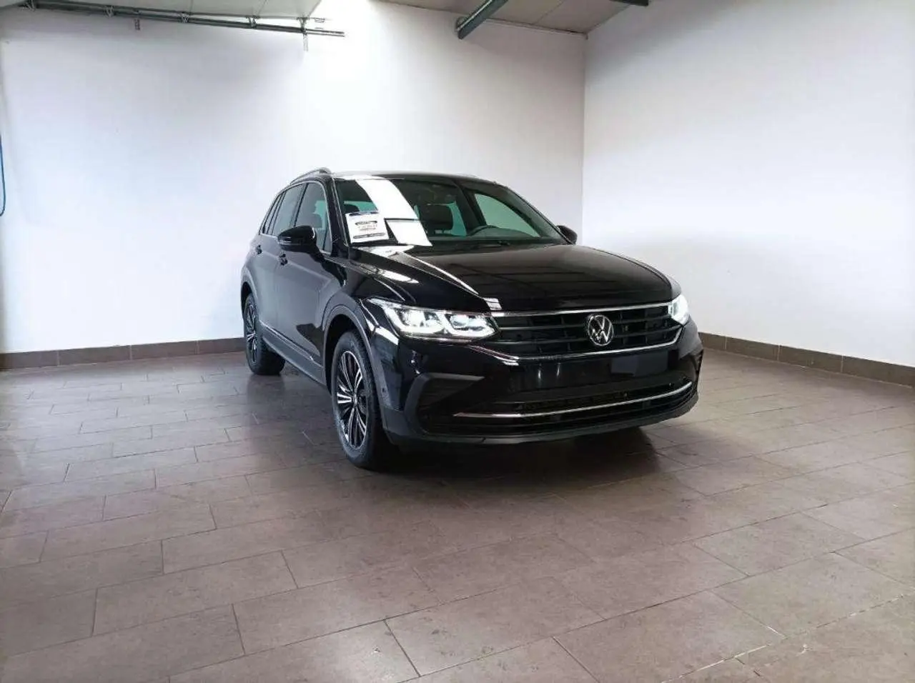 Photo 1 : Volkswagen Tiguan 2023 Petrol