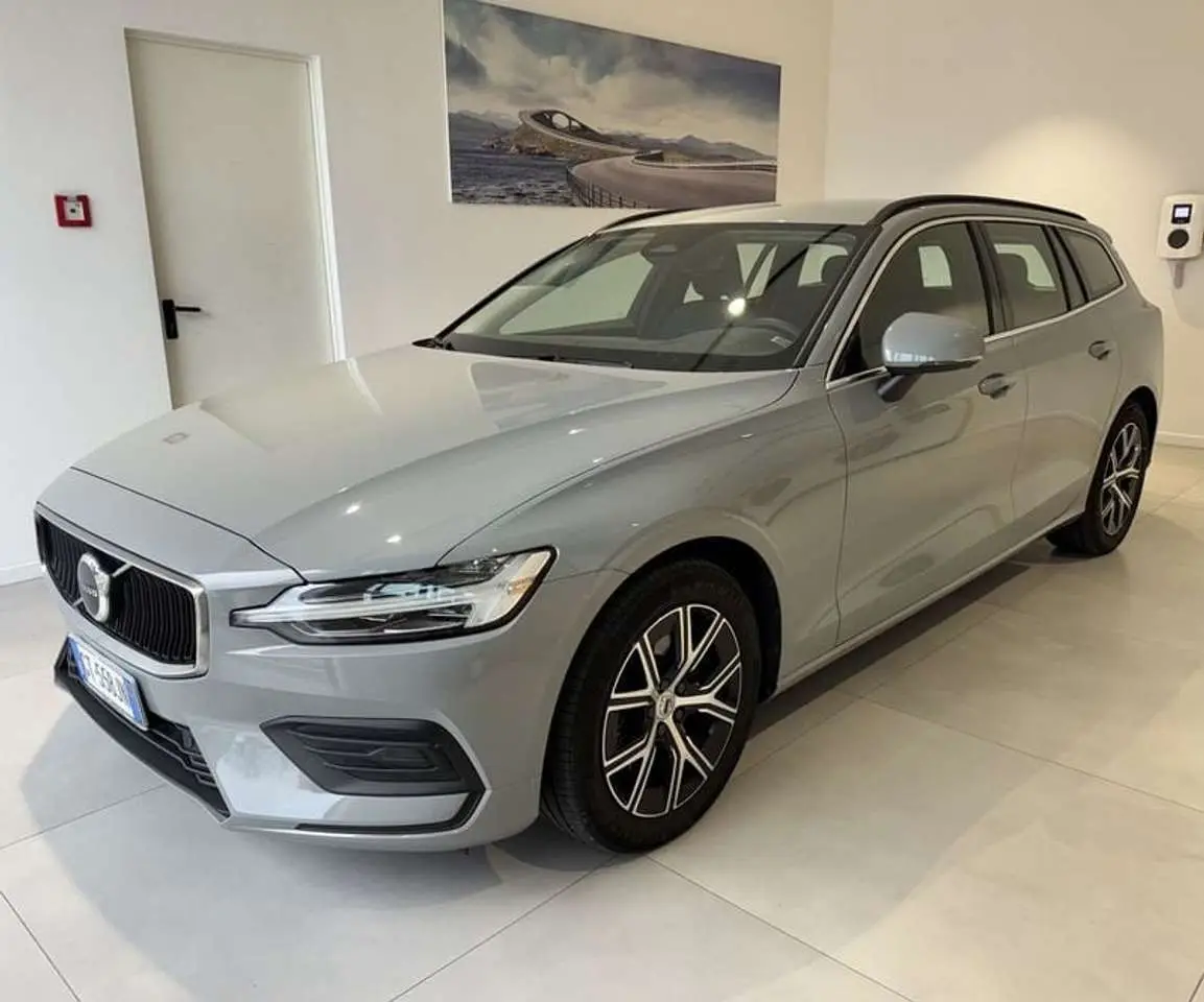 Photo 1 : Volvo V60 2024 Hybride