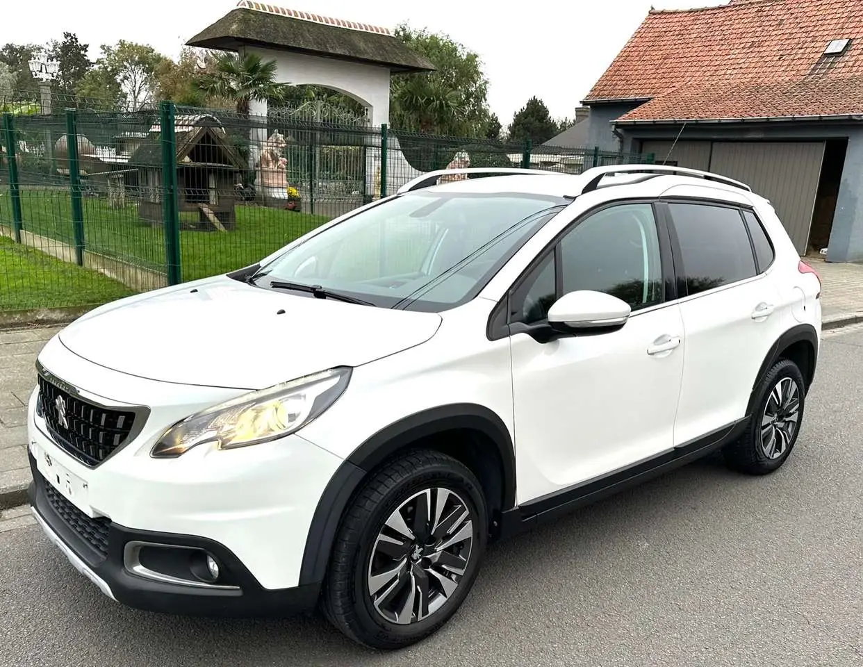 Photo 1 : Peugeot 2008 2018 Petrol