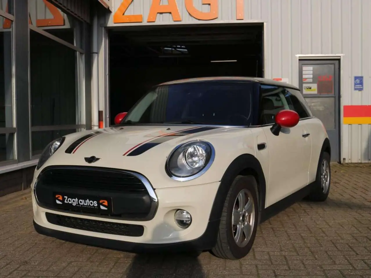 Photo 1 : Mini One 2015 Petrol