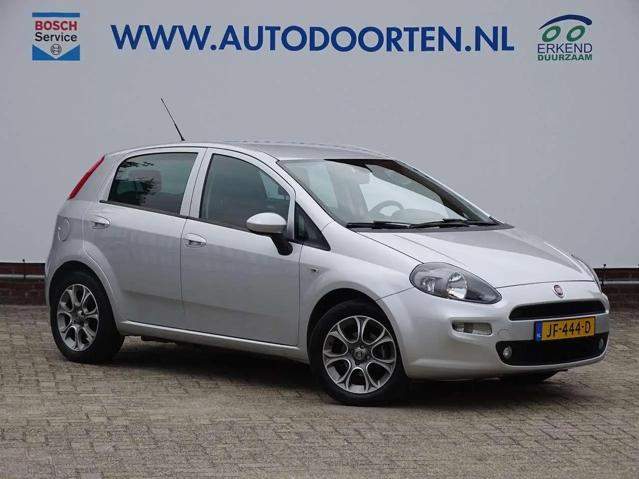 Photo 1 : Fiat Punto 2016 Essence