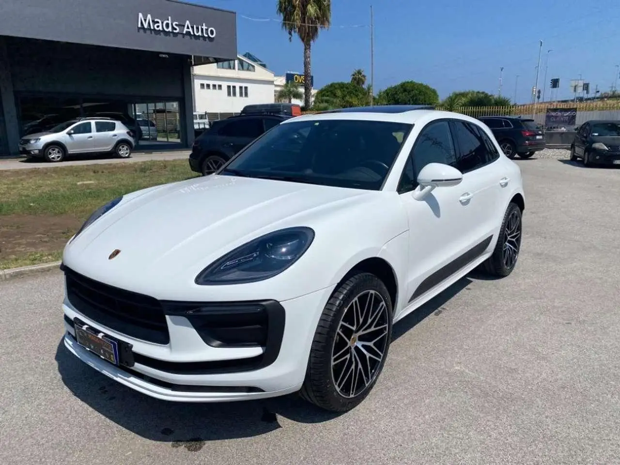 Photo 1 : Porsche Macan 2022 Essence