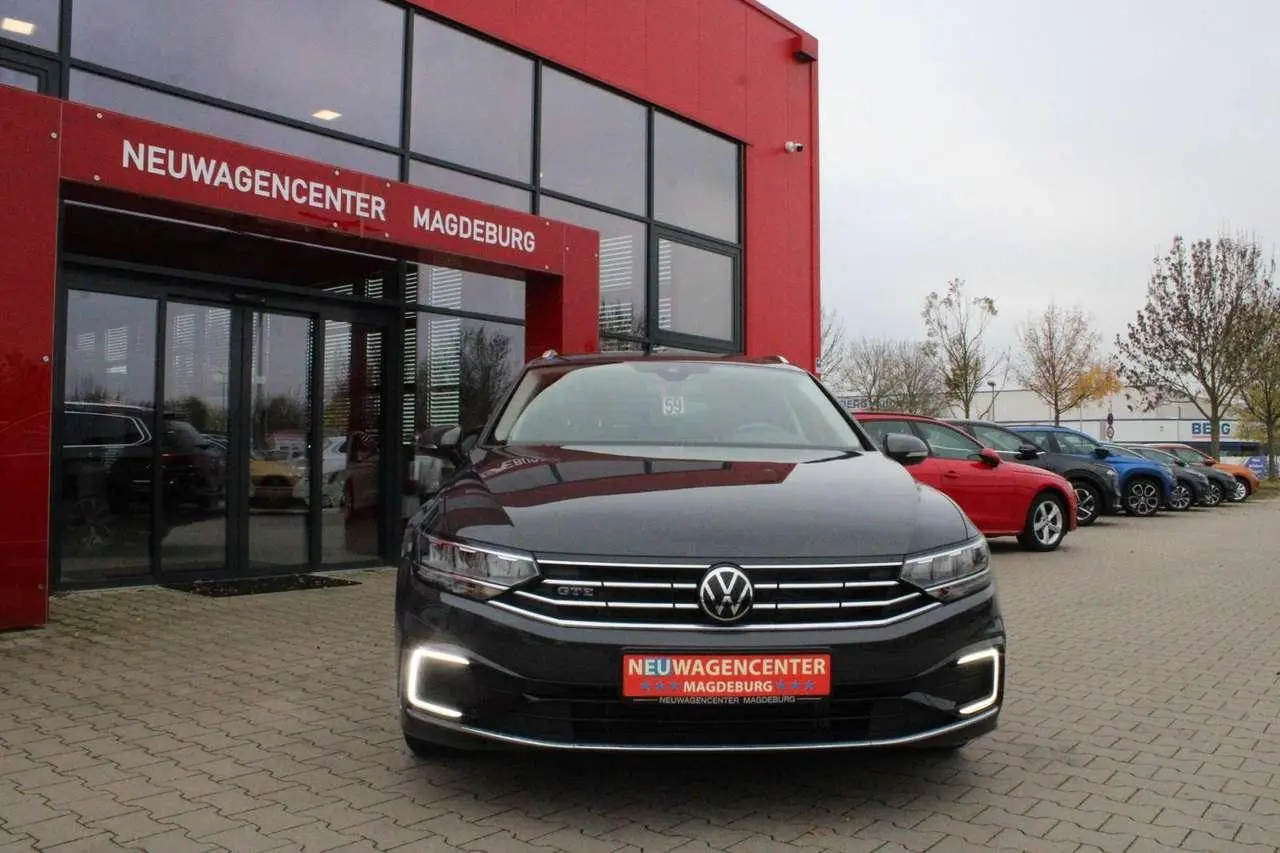 Photo 1 : Volkswagen Passat 2021 Hybrid