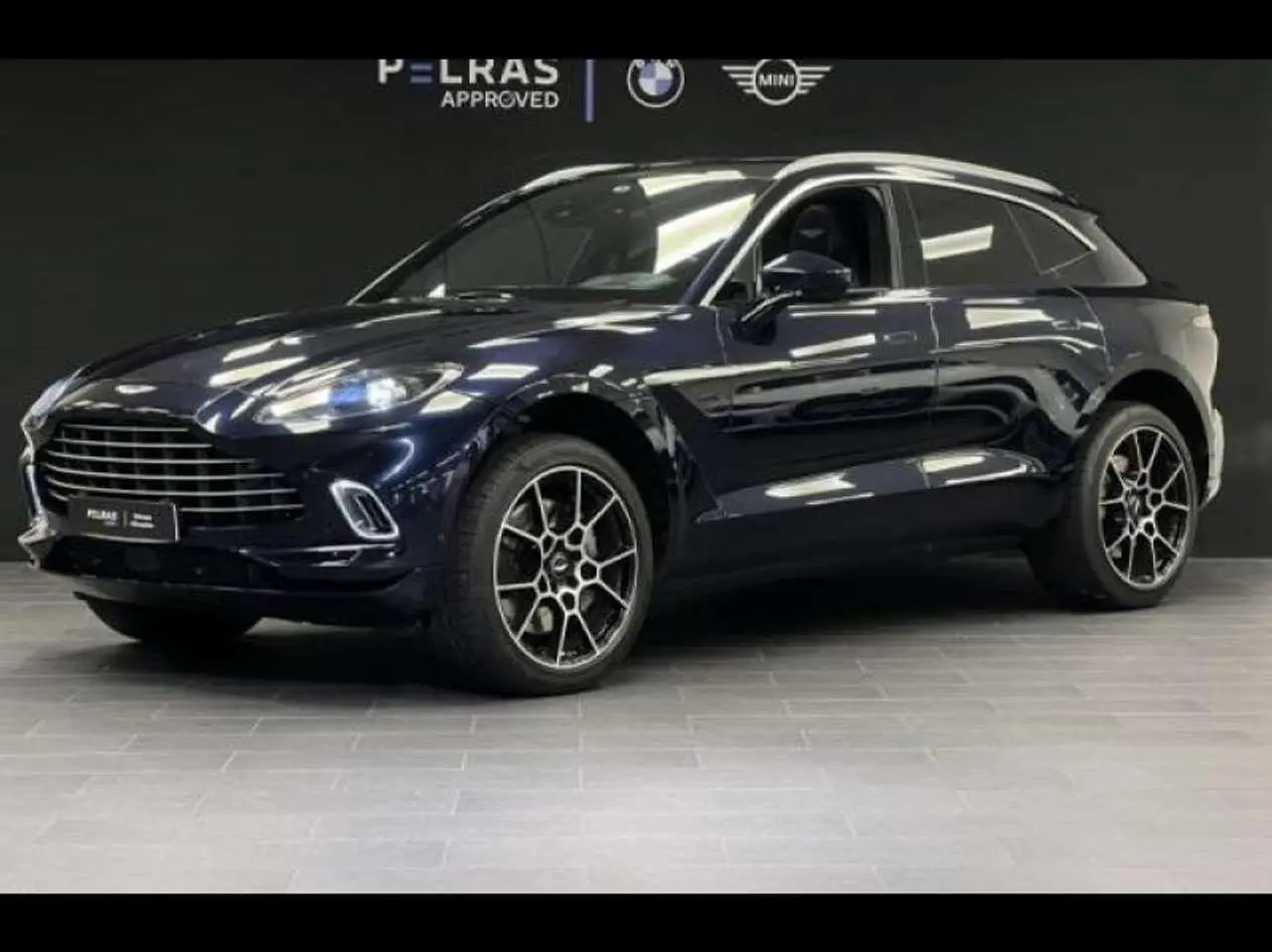 Photo 1 : Aston Martin Dbx 2020 Petrol