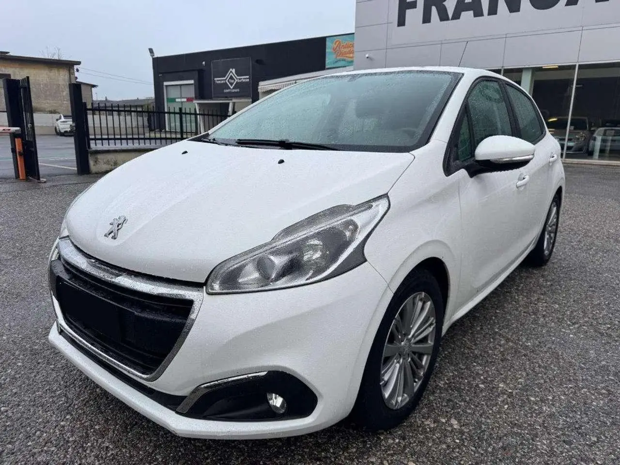 Photo 1 : Peugeot 208 2018 Essence