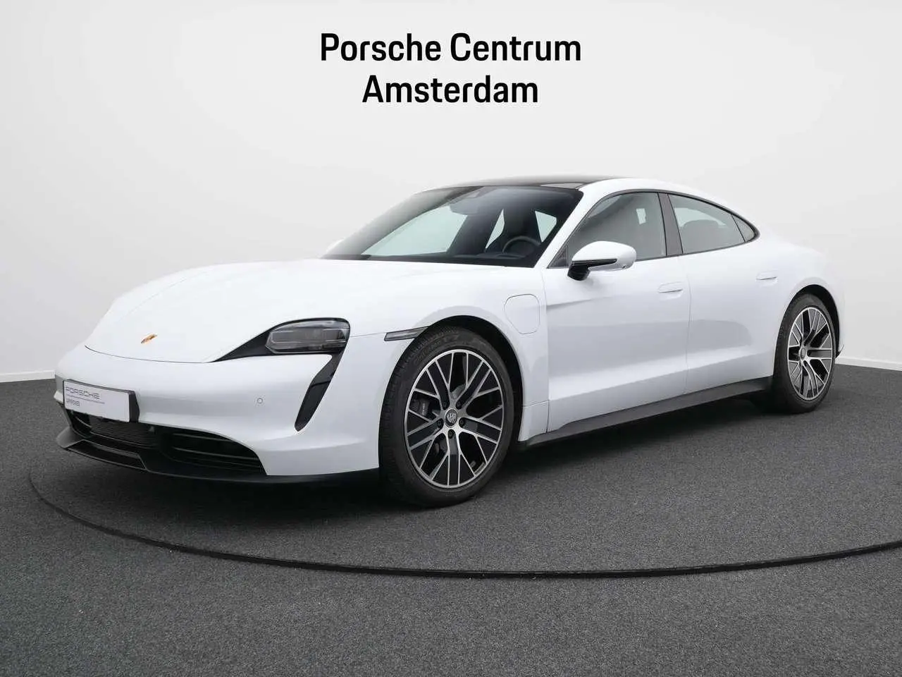 Photo 1 : Porsche Taycan 2021 Electric