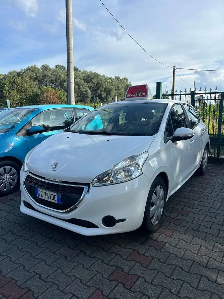 Photo 1 : Peugeot 208 2015 Petrol