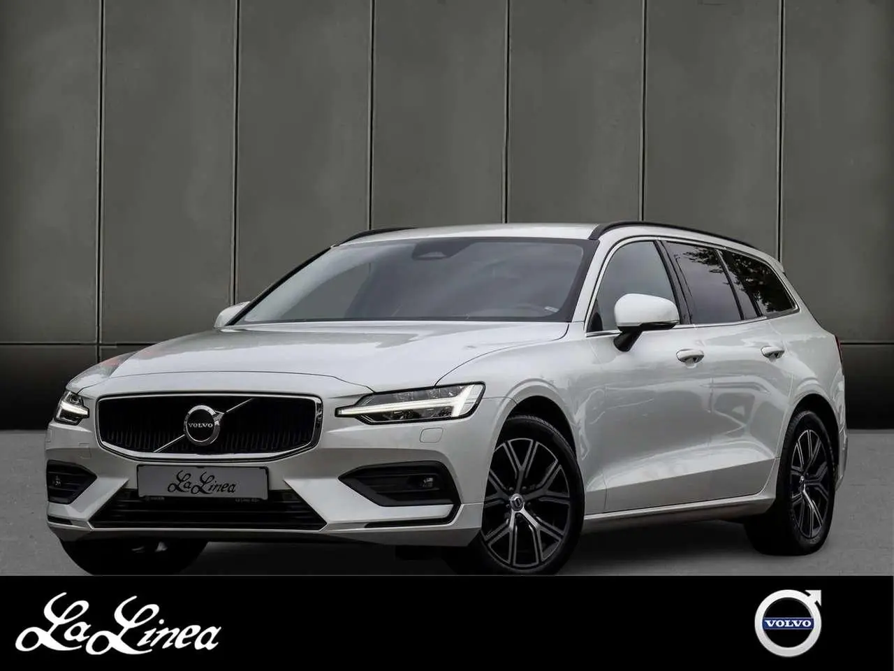 Photo 1 : Volvo V60 2023 Essence