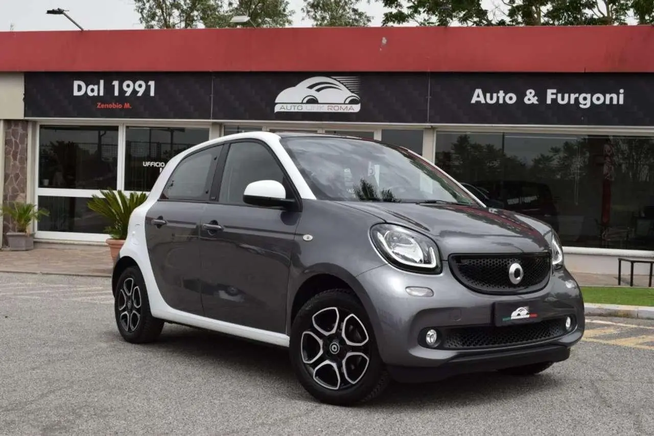 Photo 1 : Smart Forfour 2019 Petrol