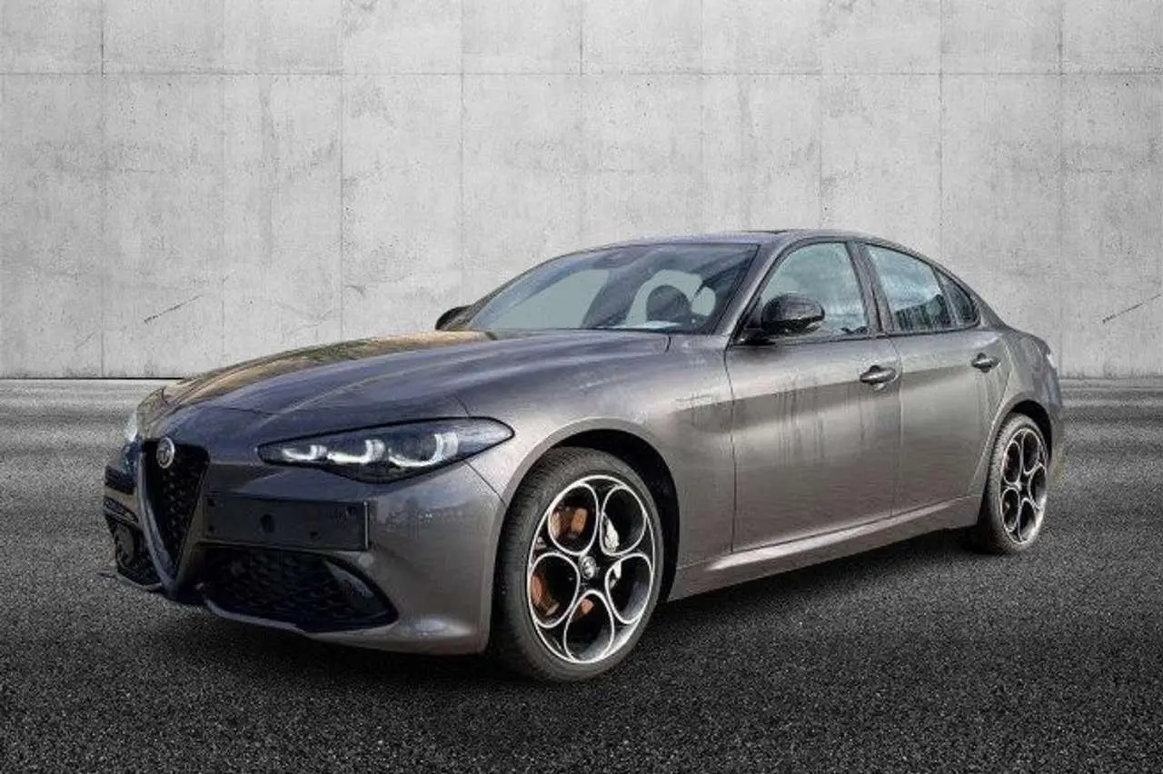 Photo 1 : Alfa Romeo Giulia 2023 Petrol