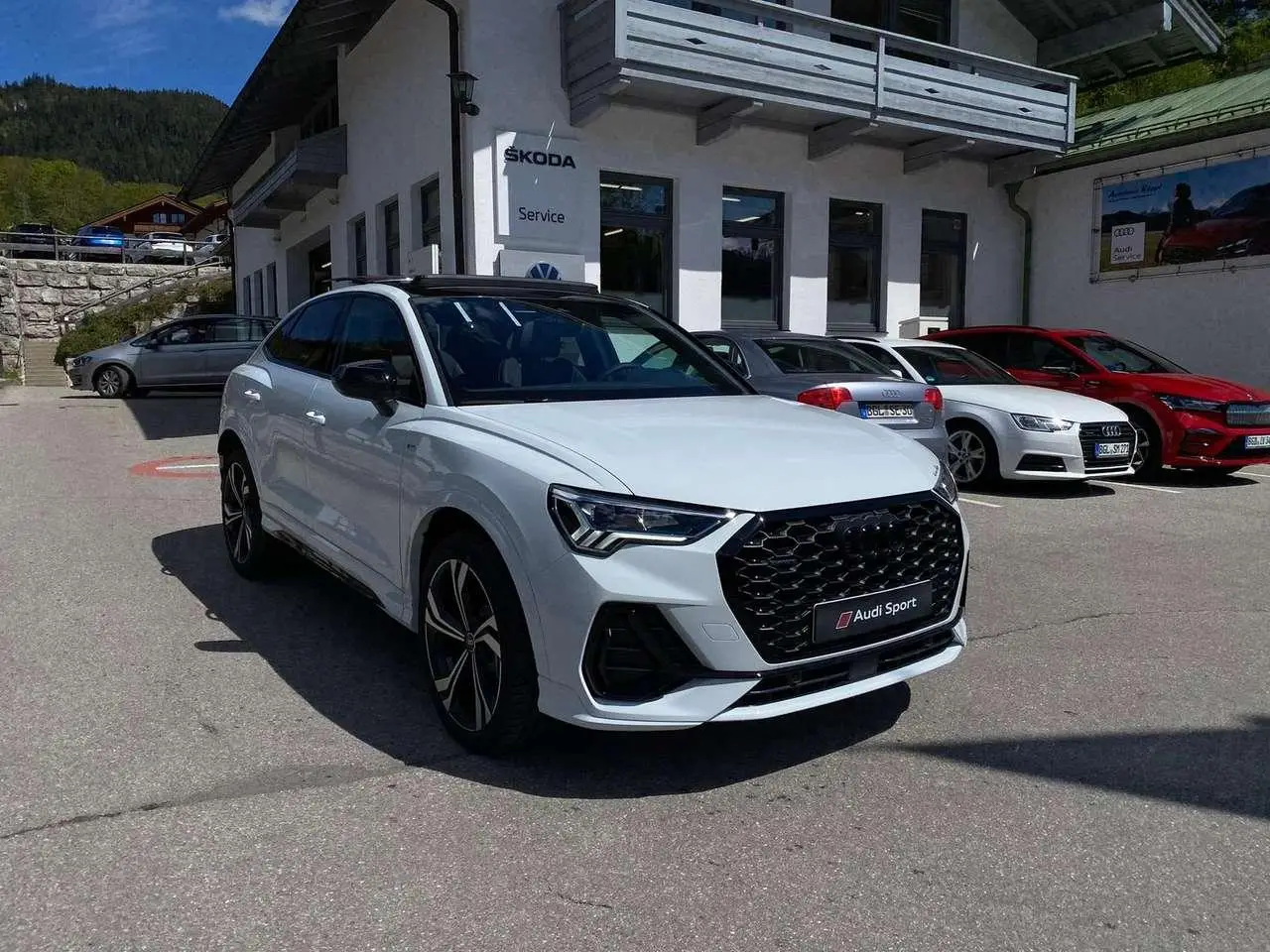 Photo 1 : Audi Q3 2024 Essence