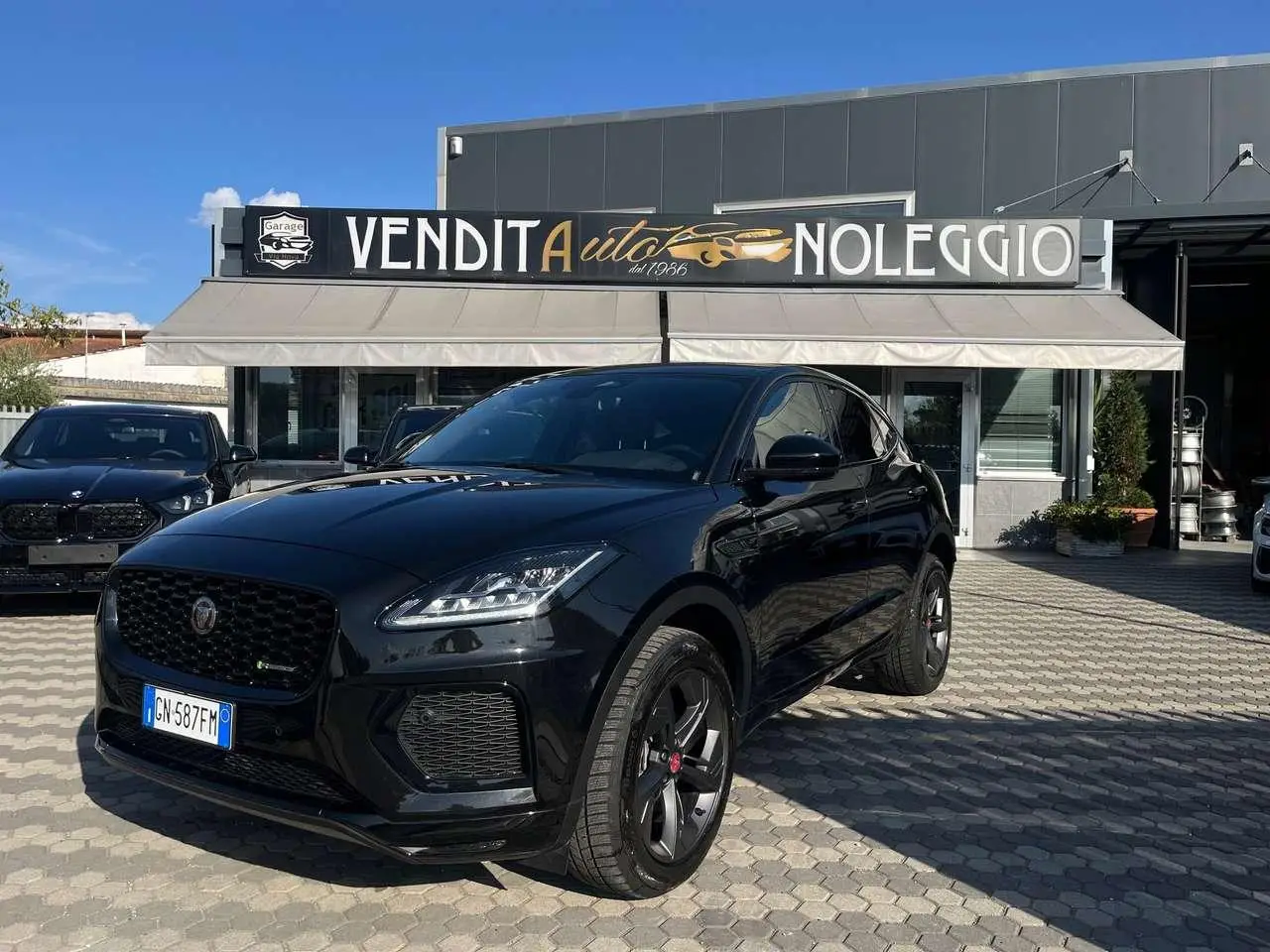 Photo 1 : Jaguar E-pace 2023 Hybride