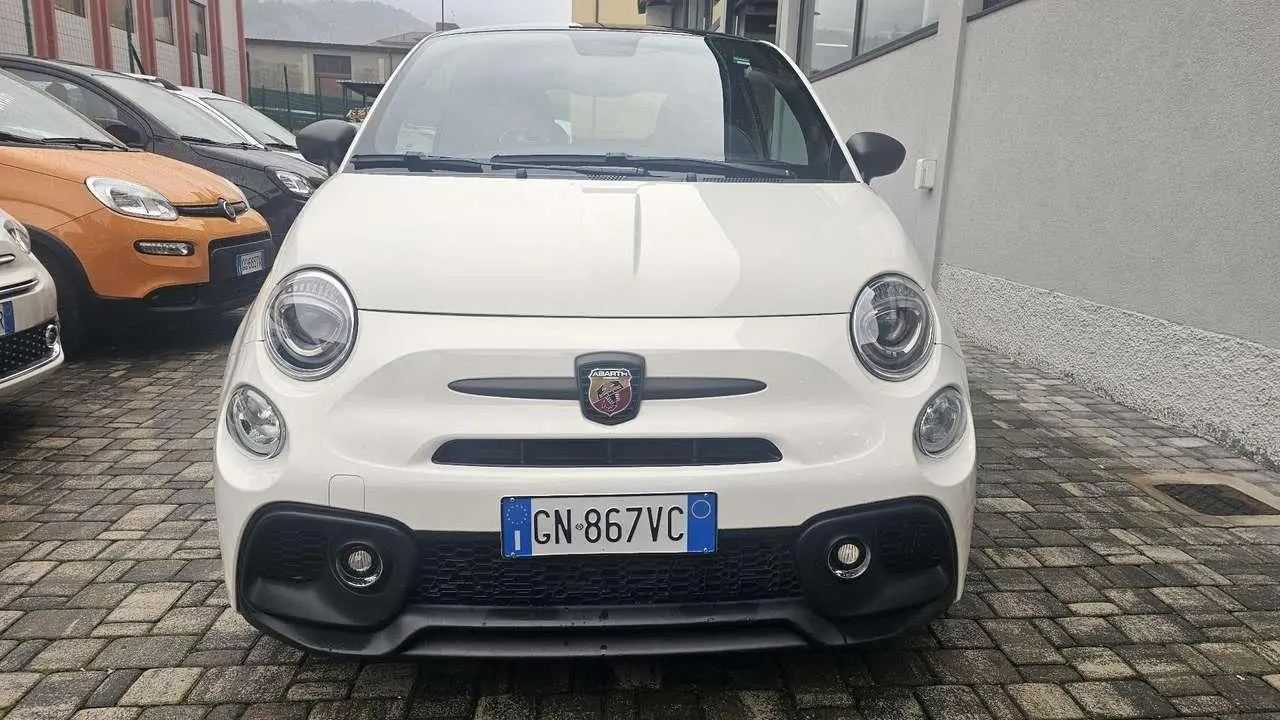 Photo 1 : Abarth 595 2023 Petrol