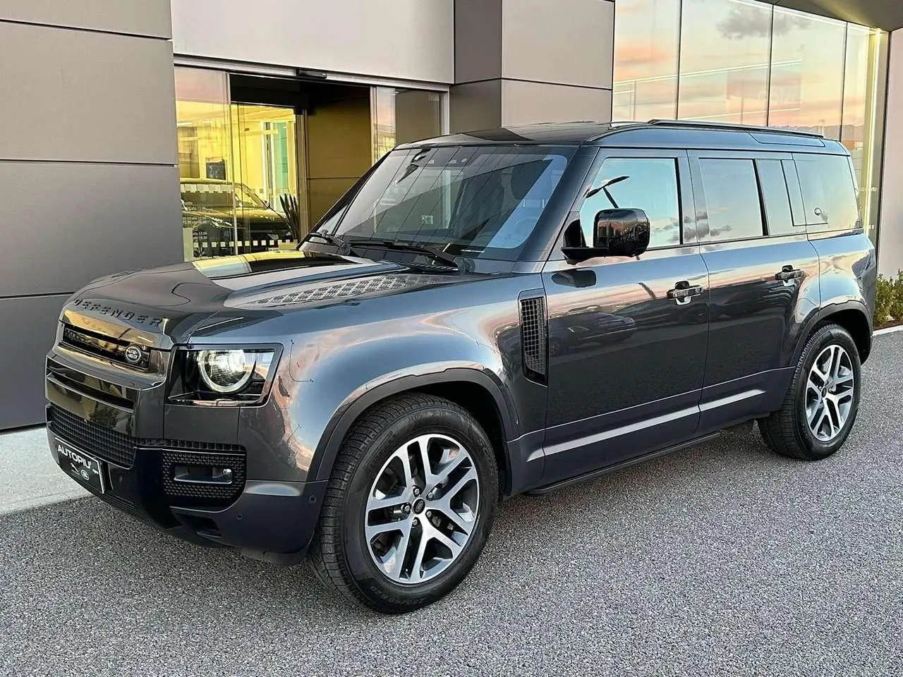 Photo 1 : Land Rover Defender 2021 Hybrid