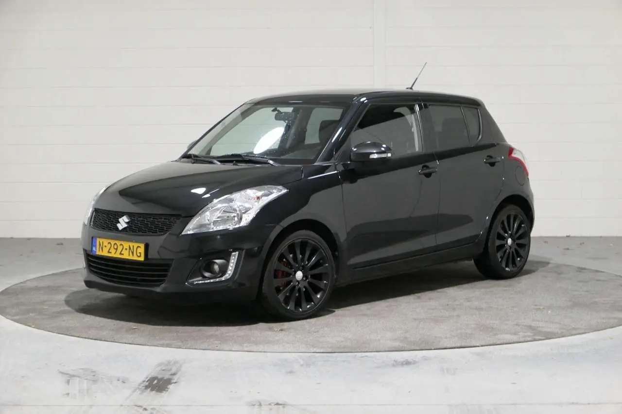 Photo 1 : Suzuki Swift 2015 Petrol