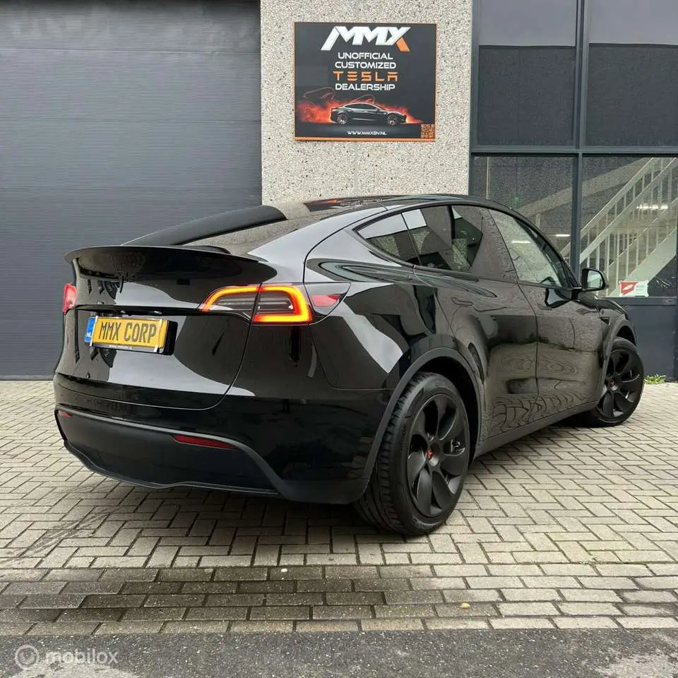 Photo 1 : Tesla Model Y 2023 Electric