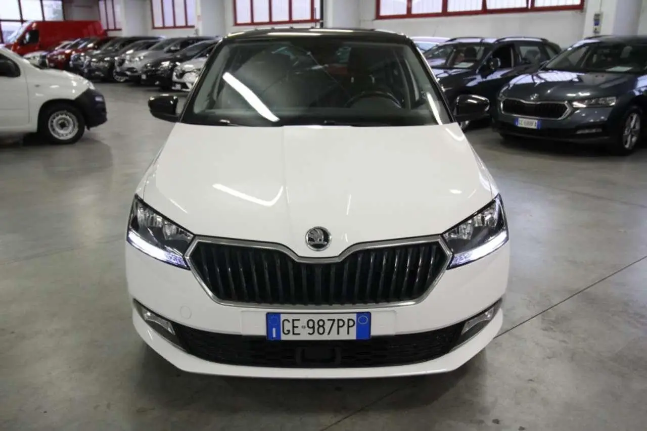 Photo 1 : Skoda Fabia 2021 Petrol