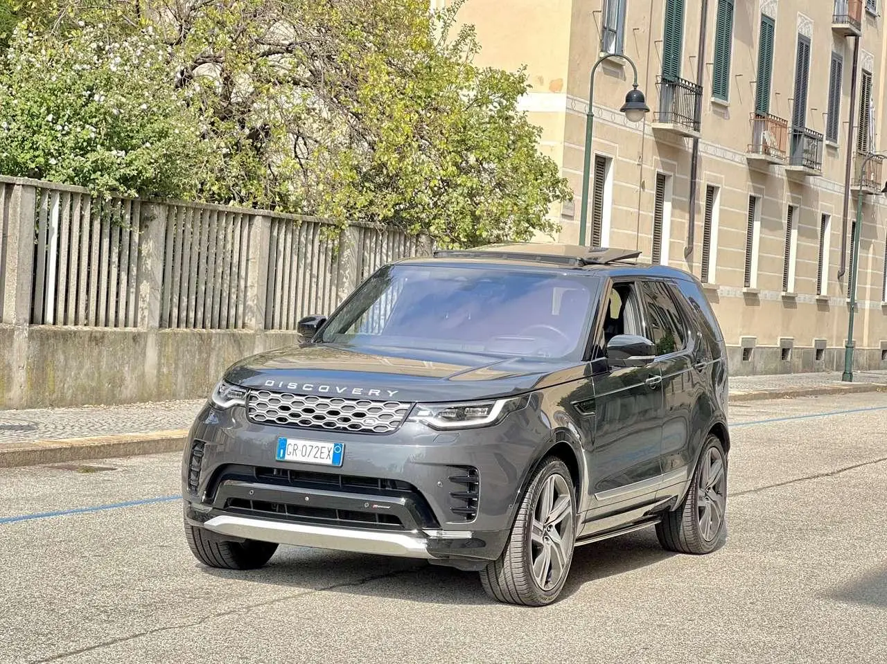 Photo 1 : Land Rover Discovery 2023 Hybrid