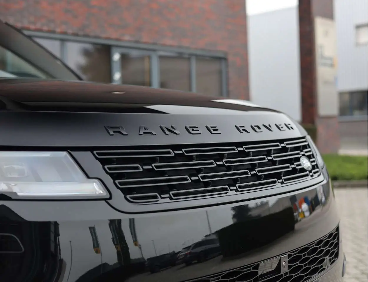 Photo 1 : Land Rover Range Rover Sport 2024 Hybride