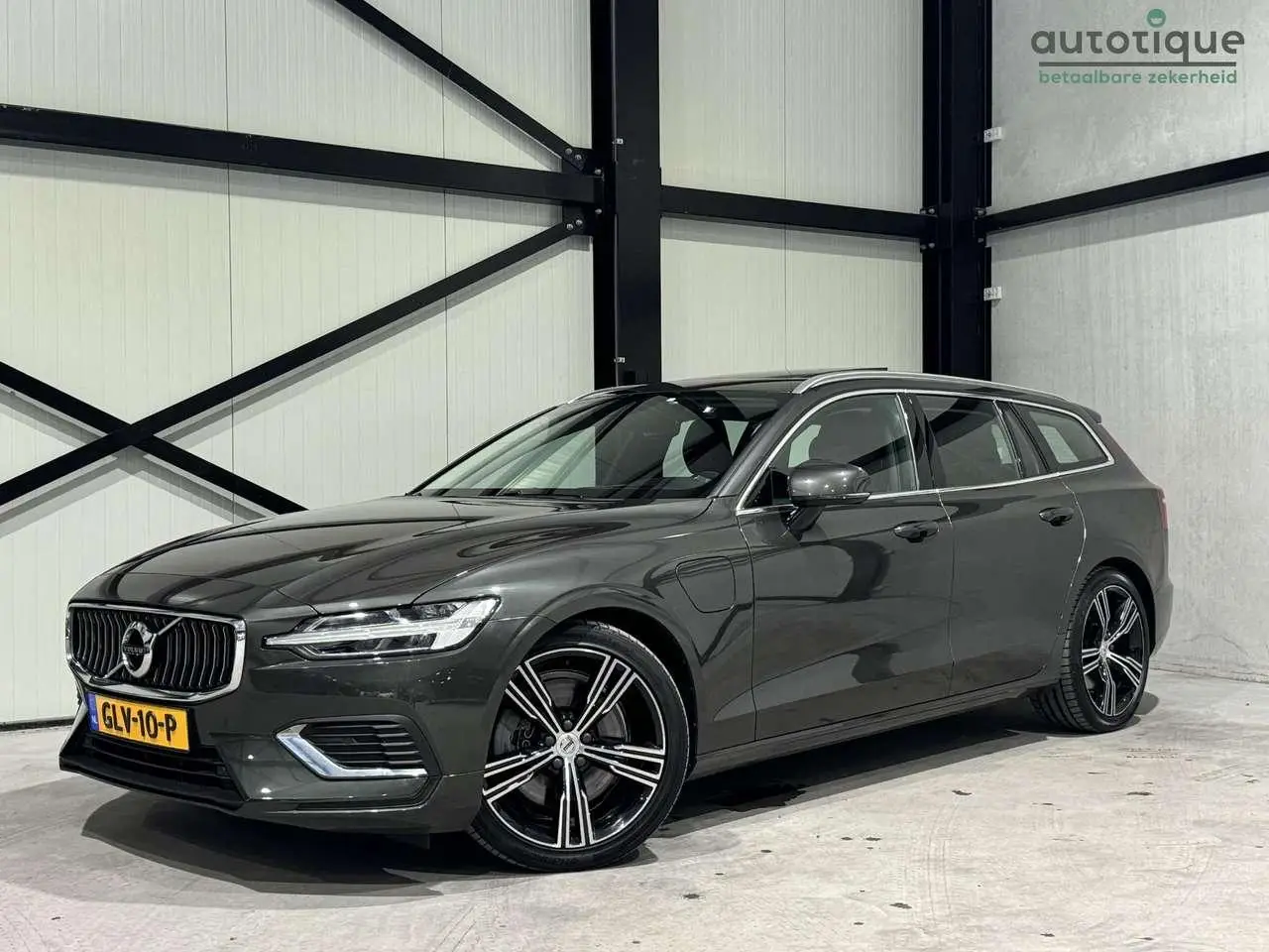 Photo 1 : Volvo V60 2019 Hybride