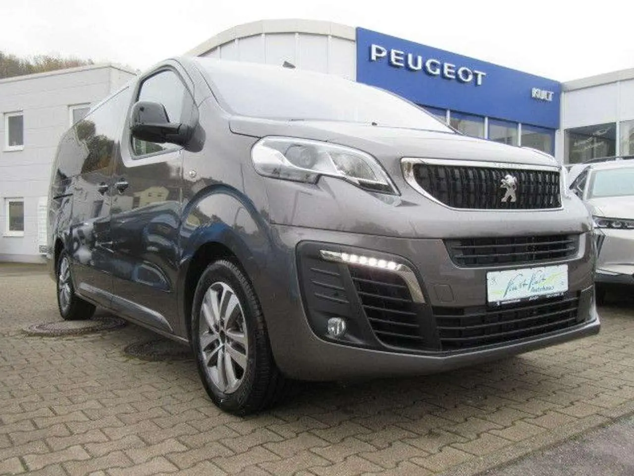 Photo 1 : Peugeot Traveller 2023 Diesel