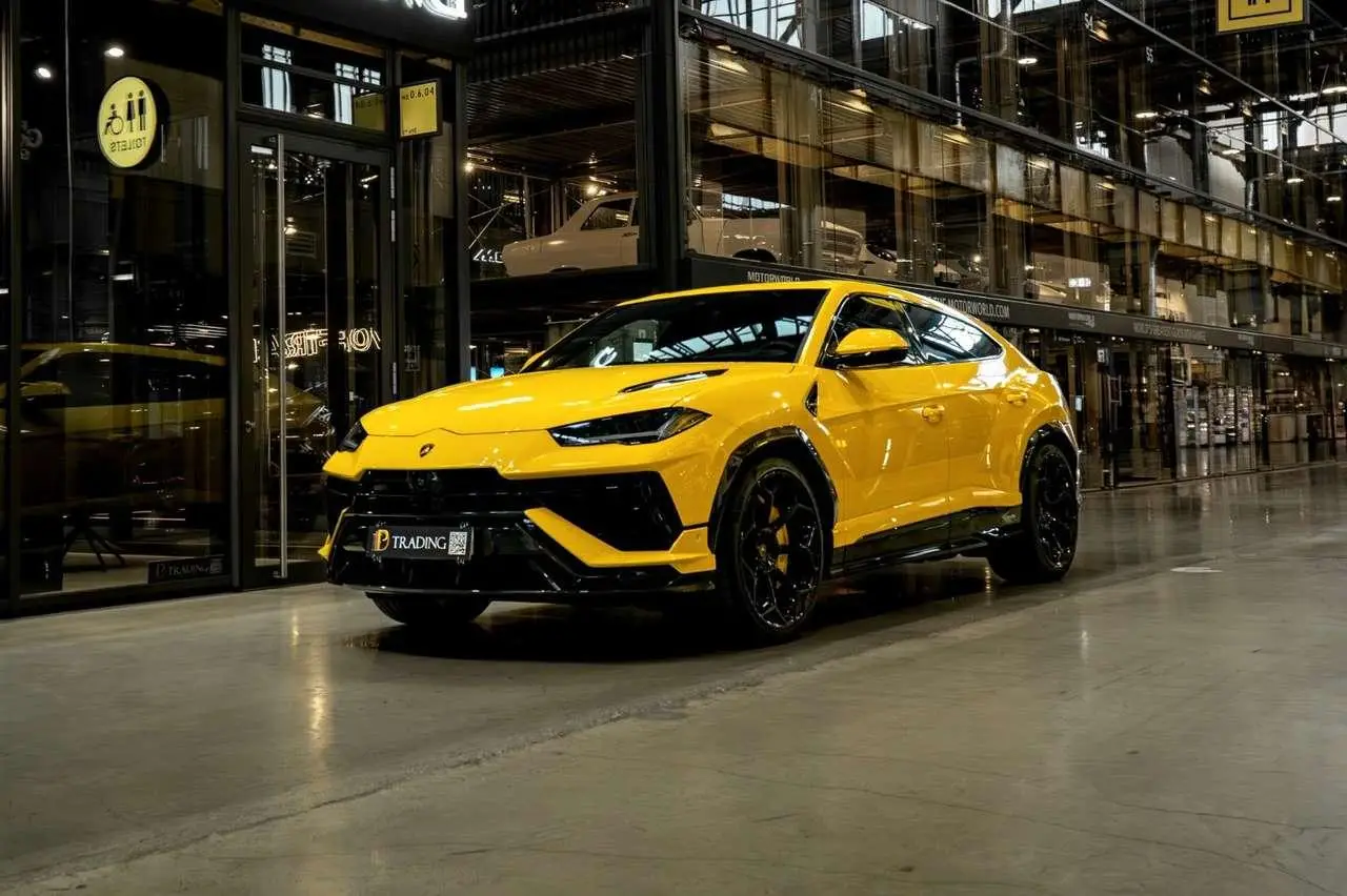 Photo 1 : Lamborghini Urus 2024 Essence