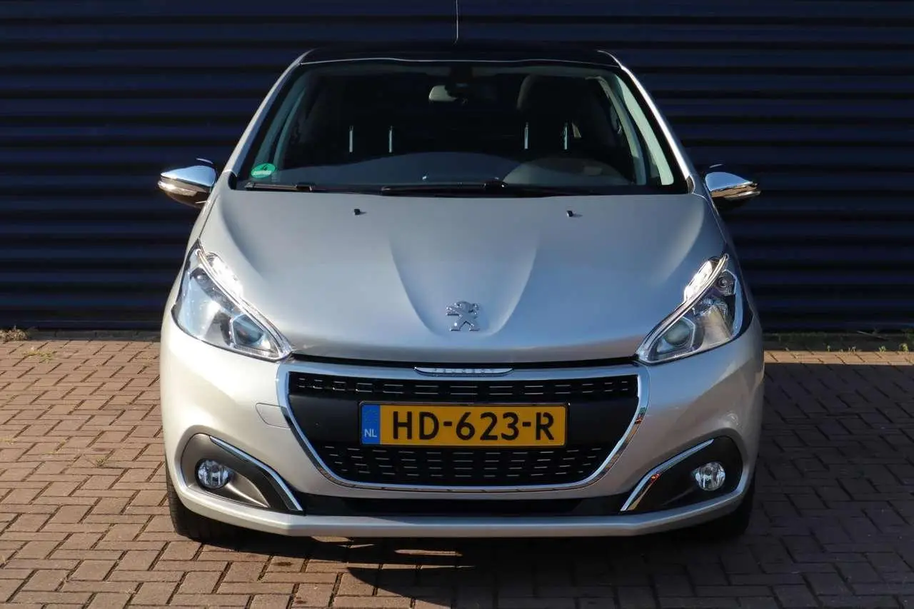 Photo 1 : Peugeot 208 2015 Petrol