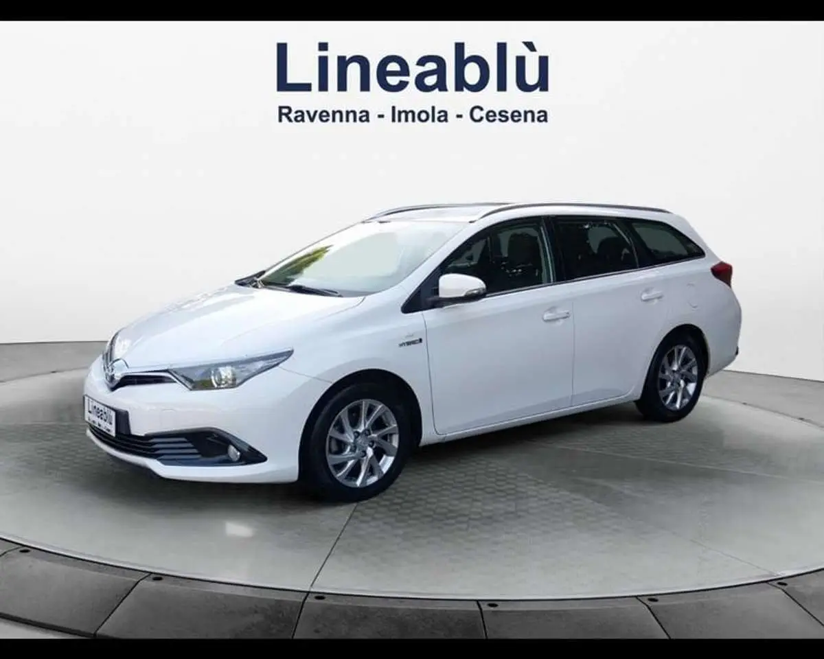 Photo 1 : Toyota Auris 2016 Hybride