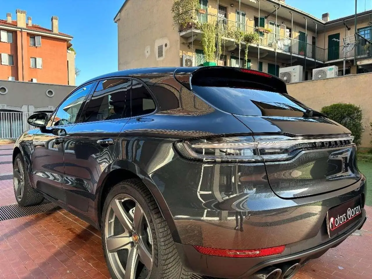 Photo 1 : Porsche Macan 2021 Petrol