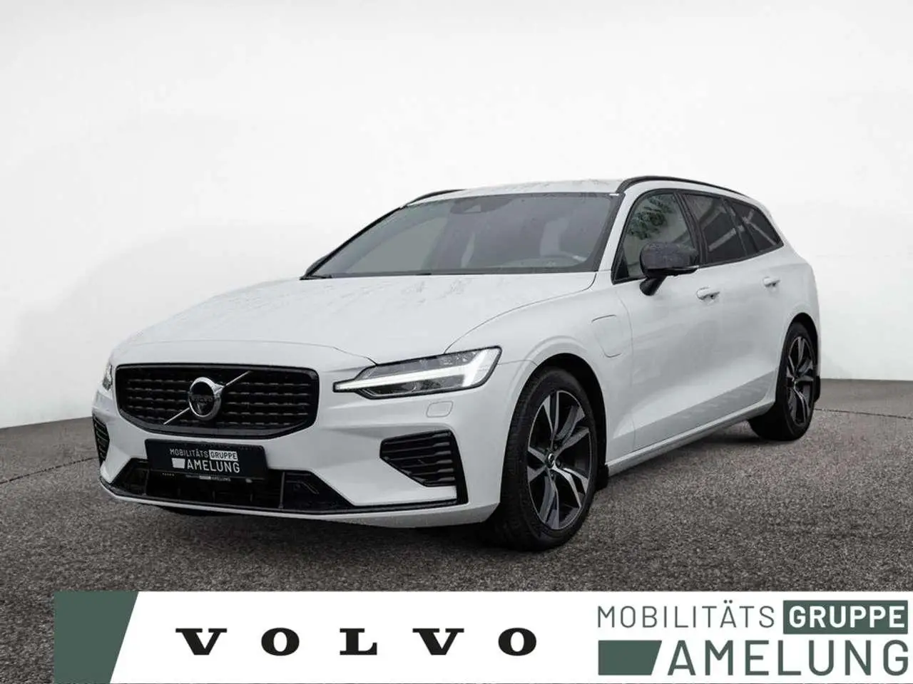 Photo 1 : Volvo V60 2022 Petrol