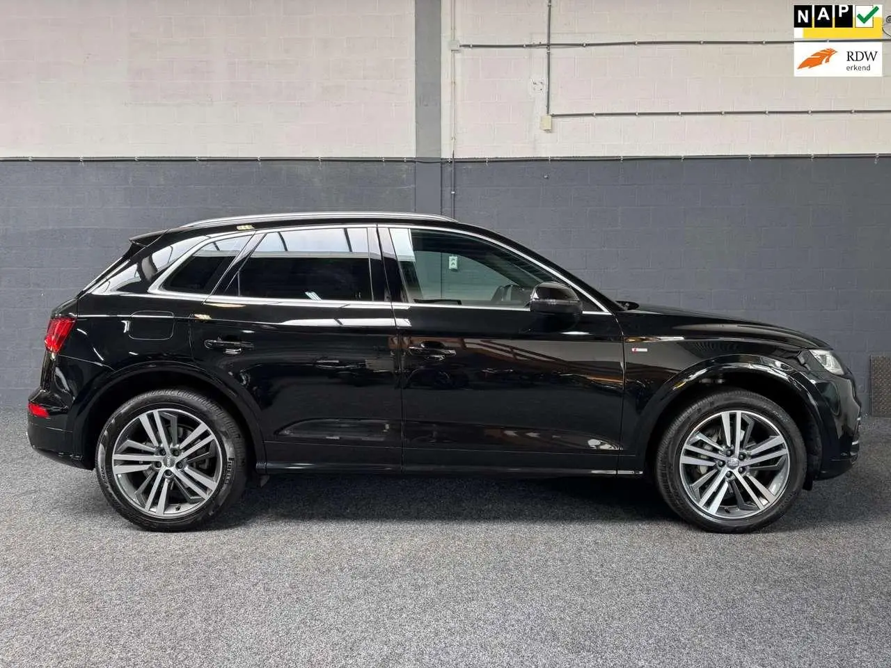 Photo 1 : Audi Q5 2020 Hybrid