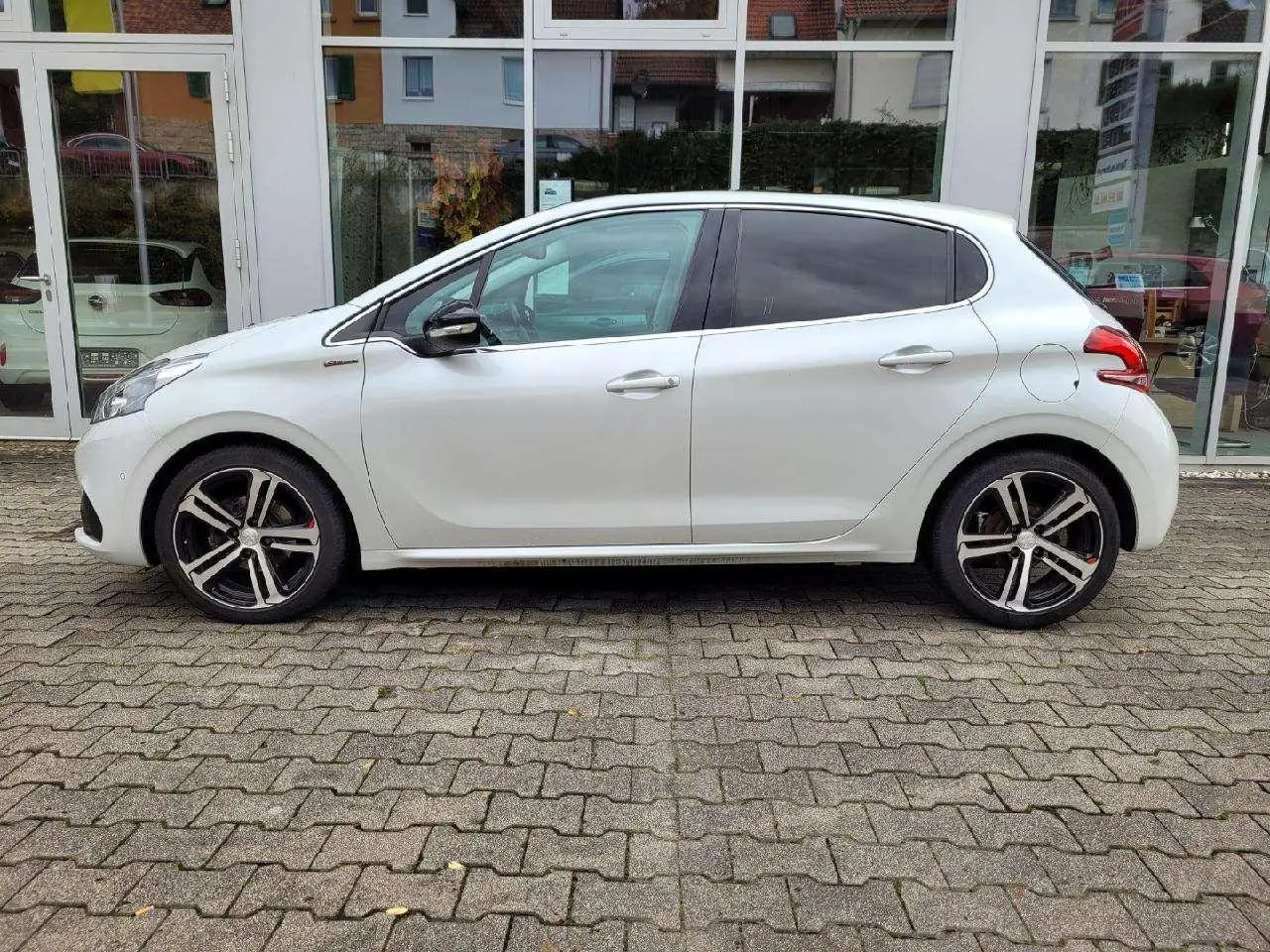 Photo 1 : Peugeot 208 2018 Petrol