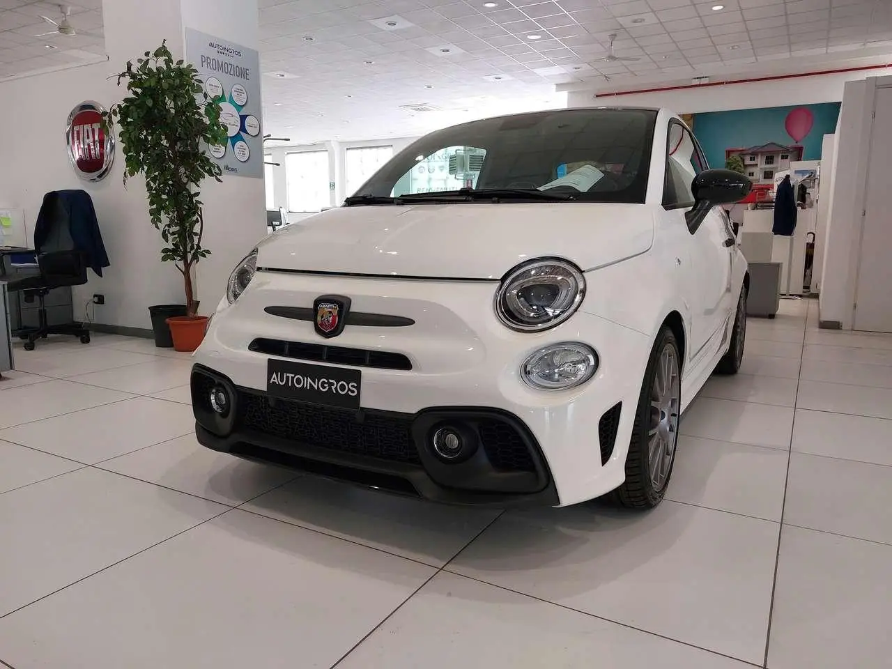 Photo 1 : Abarth 695 2024 Petrol