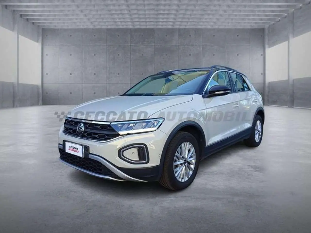 Photo 1 : Volkswagen T-roc 2022 Essence