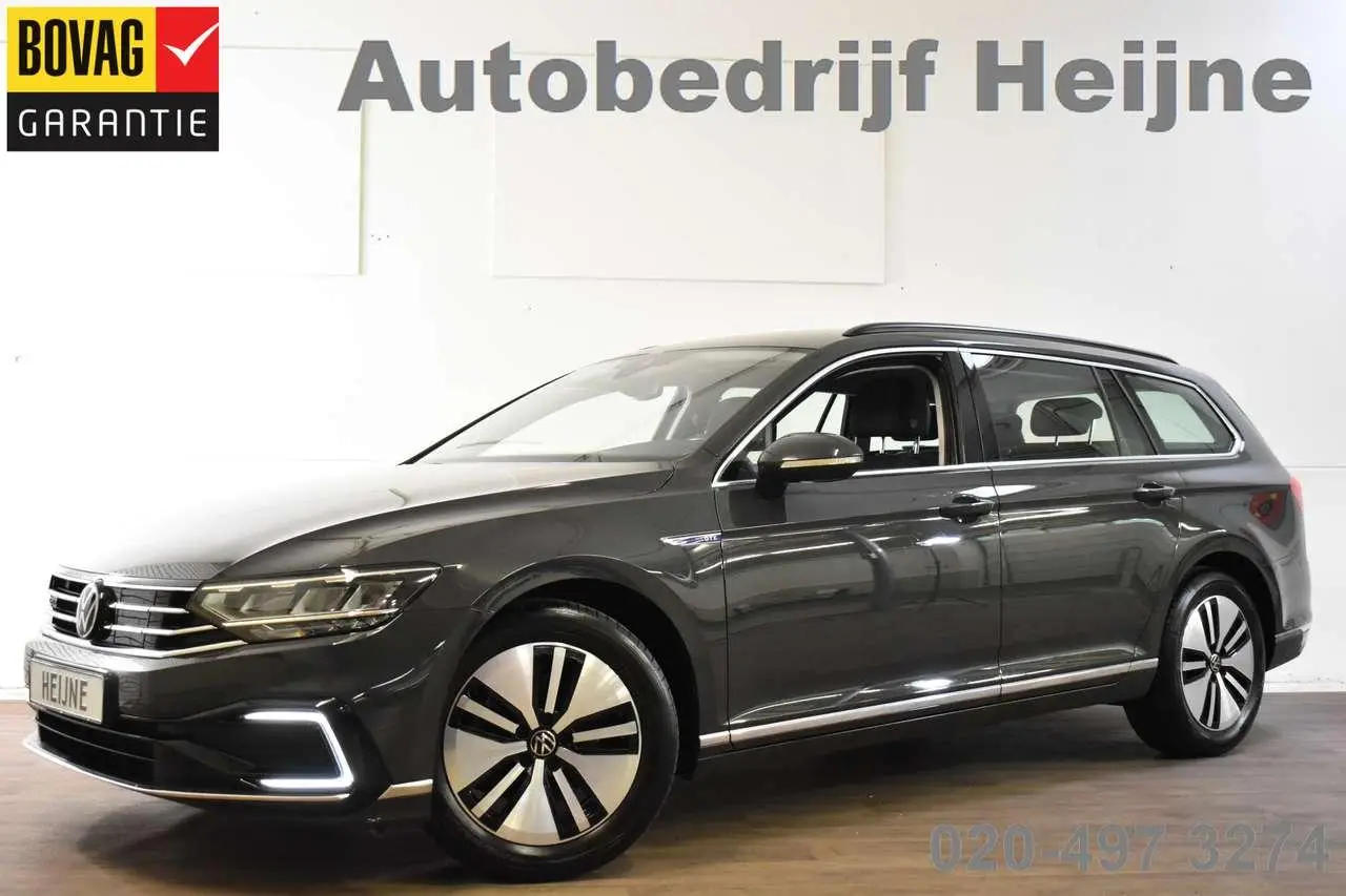 Photo 1 : Volkswagen Passat 2021 Hybrid