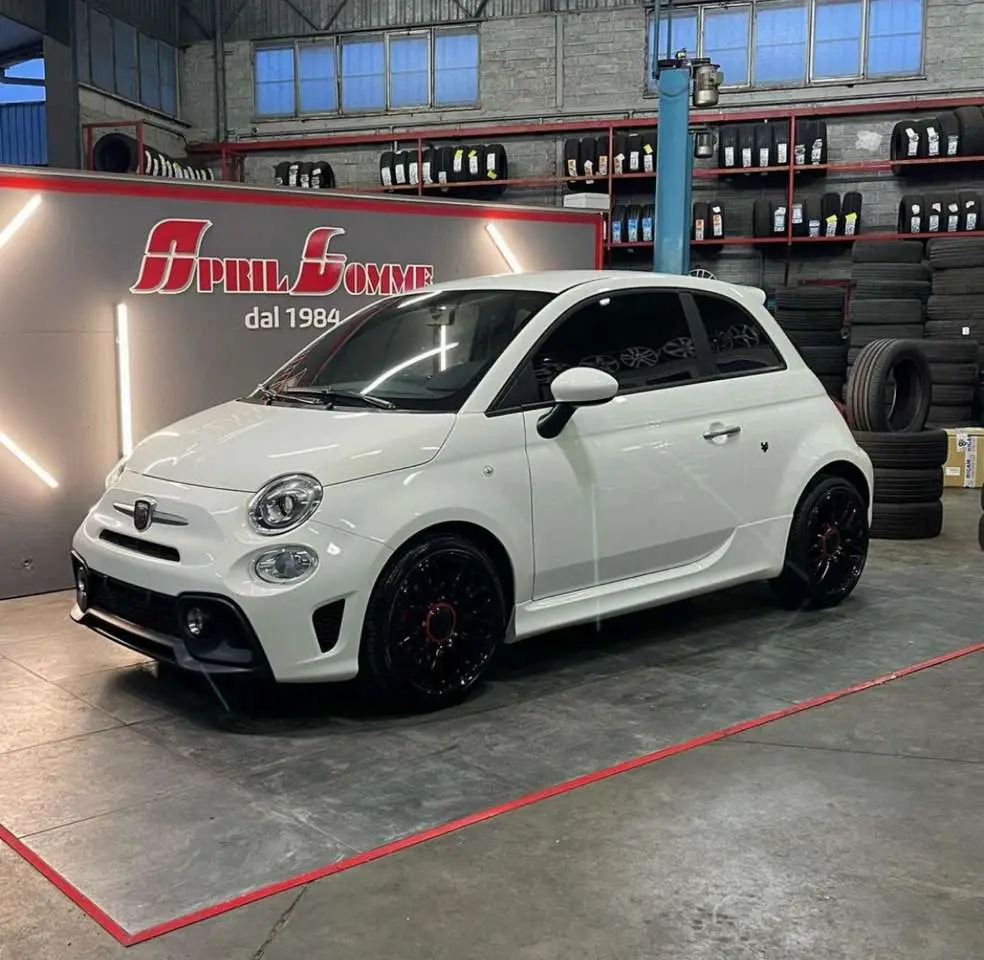 Photo 1 : Abarth 595 2017 Petrol